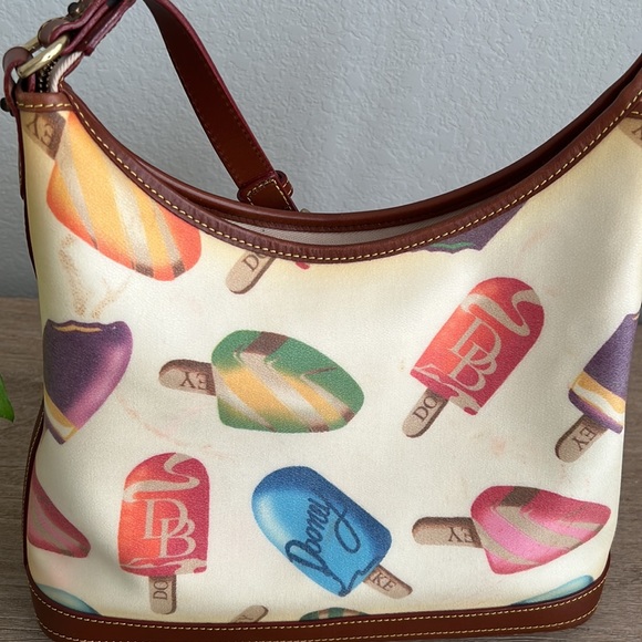 Dooney & Bourke popsicle bag. - Picture 5 of 11